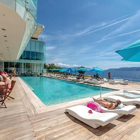 Nice In With Sauna, Wifi And Swimming Pool *