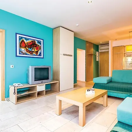 Nice In With Sauna, Wifi And Swimming Pool