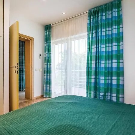 Nice In With Sauna, Wifi And Swimming Pool Διαμέρισμα Novi Vinodolski